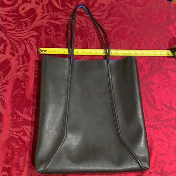 Bloomingdale's Handbags - NWOT Bloomingdale’s vegan leather tote